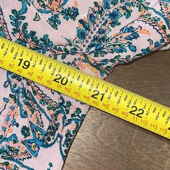 Nannette lepore pink & Blue Print 💯 Silk Blouse w/ Ruffle Sleeves Sz. MD - Picture 13 of 16